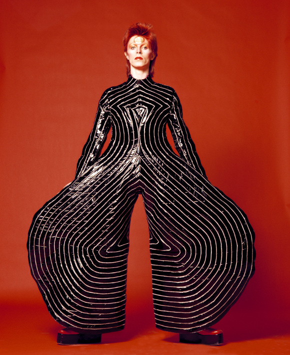 1b. Aladdin Sane tour costume.jpg
