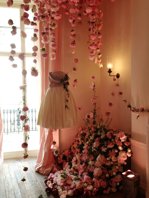 Jo-Malone-Peony-Blush-Suede-flowers