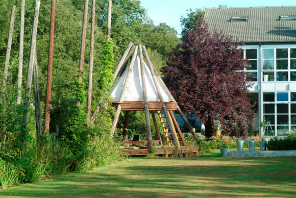 Wayne-Hemingway-garden-exterior