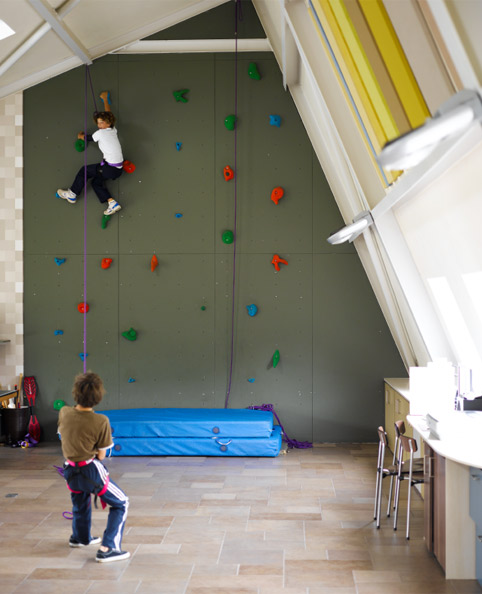 Wayne-Hemingway-house-with-climbing-wall