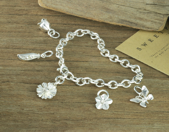 scarlett-charm_bracelet